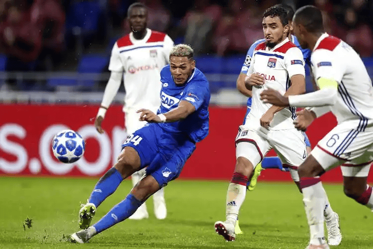 法甲焦点战：马赛火力全开迎战逆袭王者里昂，谁能笑傲巅峰？